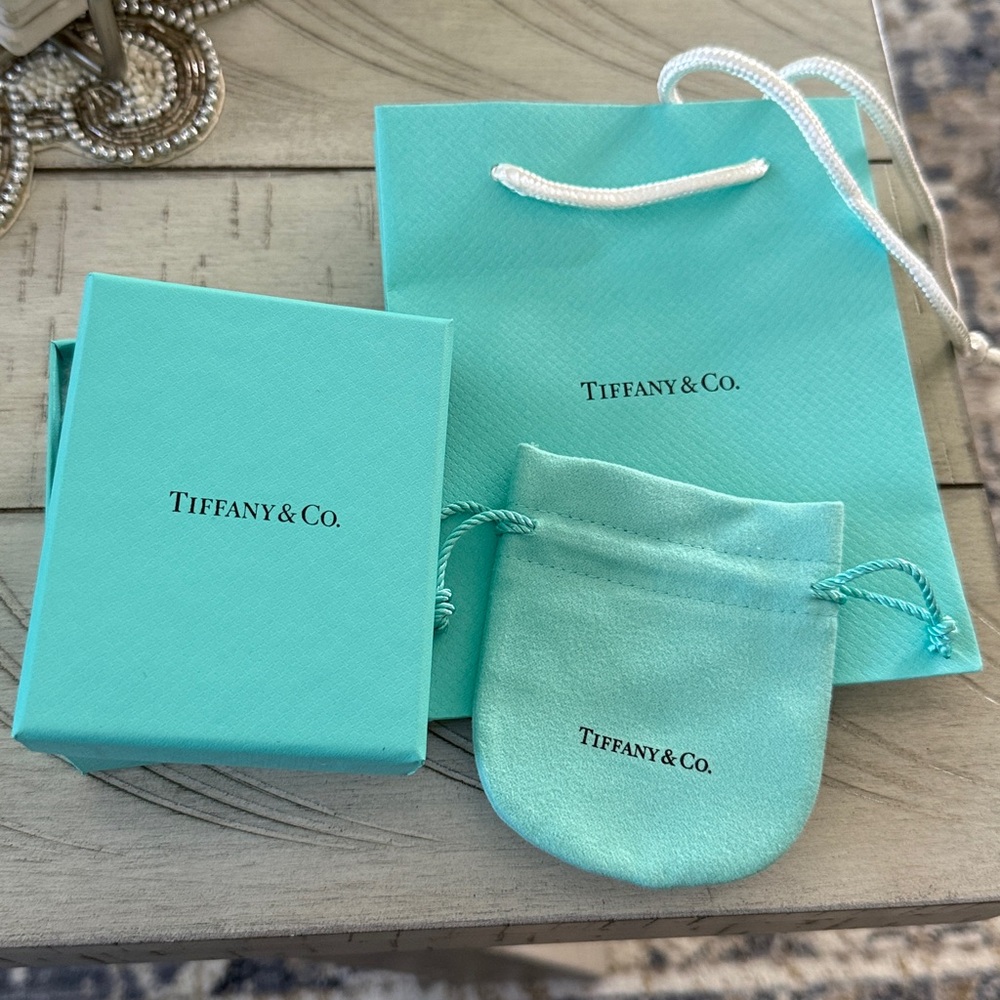 Tiffany & Co. Silver Bead Bracelet with Heart Charm - Picture 6 of 6